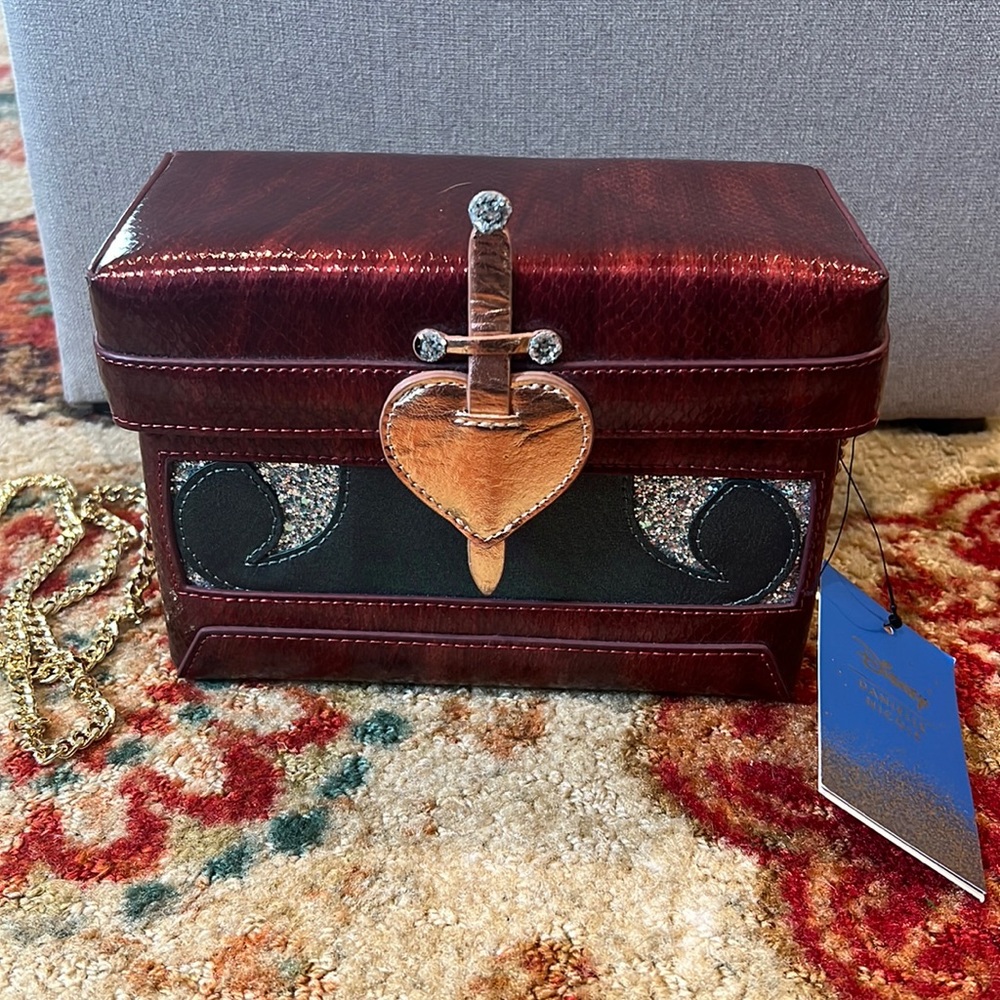 Brand New! Danielle Nicole Evil Queen Heart Box Crossbody